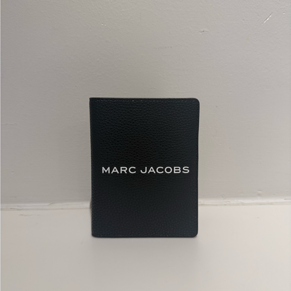 NWT Marc Jacobs leather passport holder black